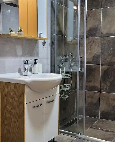 アパート Alf ズラティボール